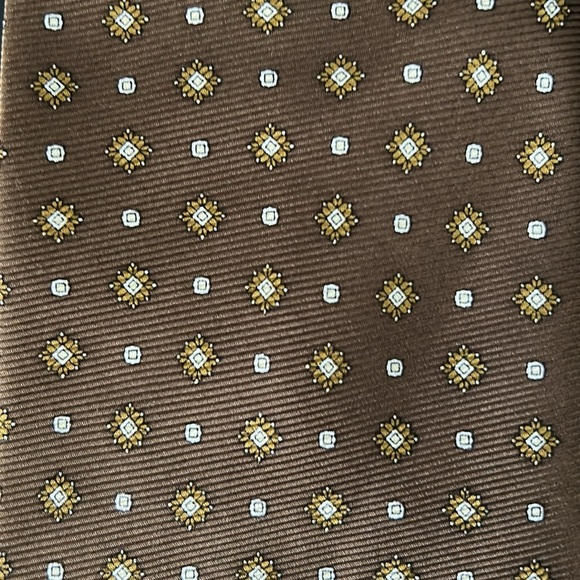 Bijoux Terner Cappuccino Brown Silk Tie, Gold & White Pattern, Perfect for Fall - Picture 12 of 12